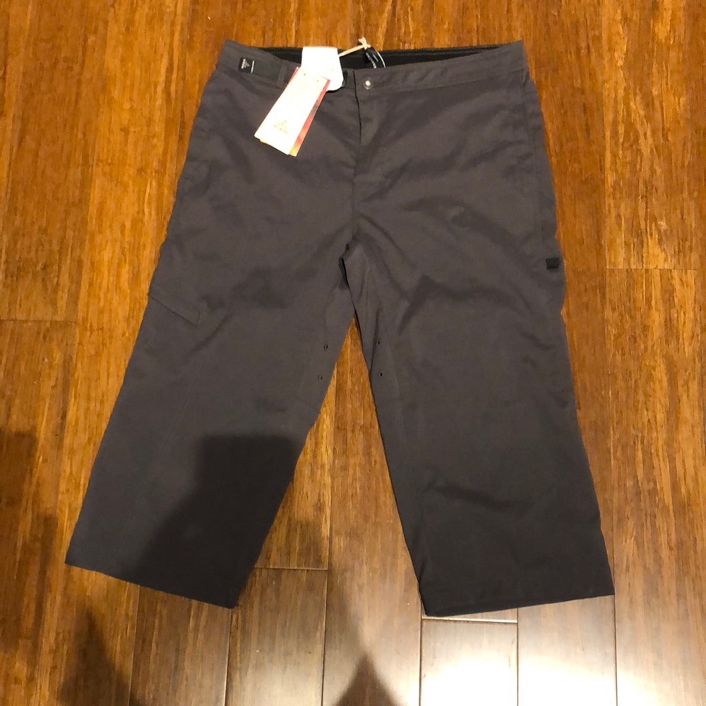 NWT Prana 3/4 Nemesis Knicker pants in Charcoal SZ. M